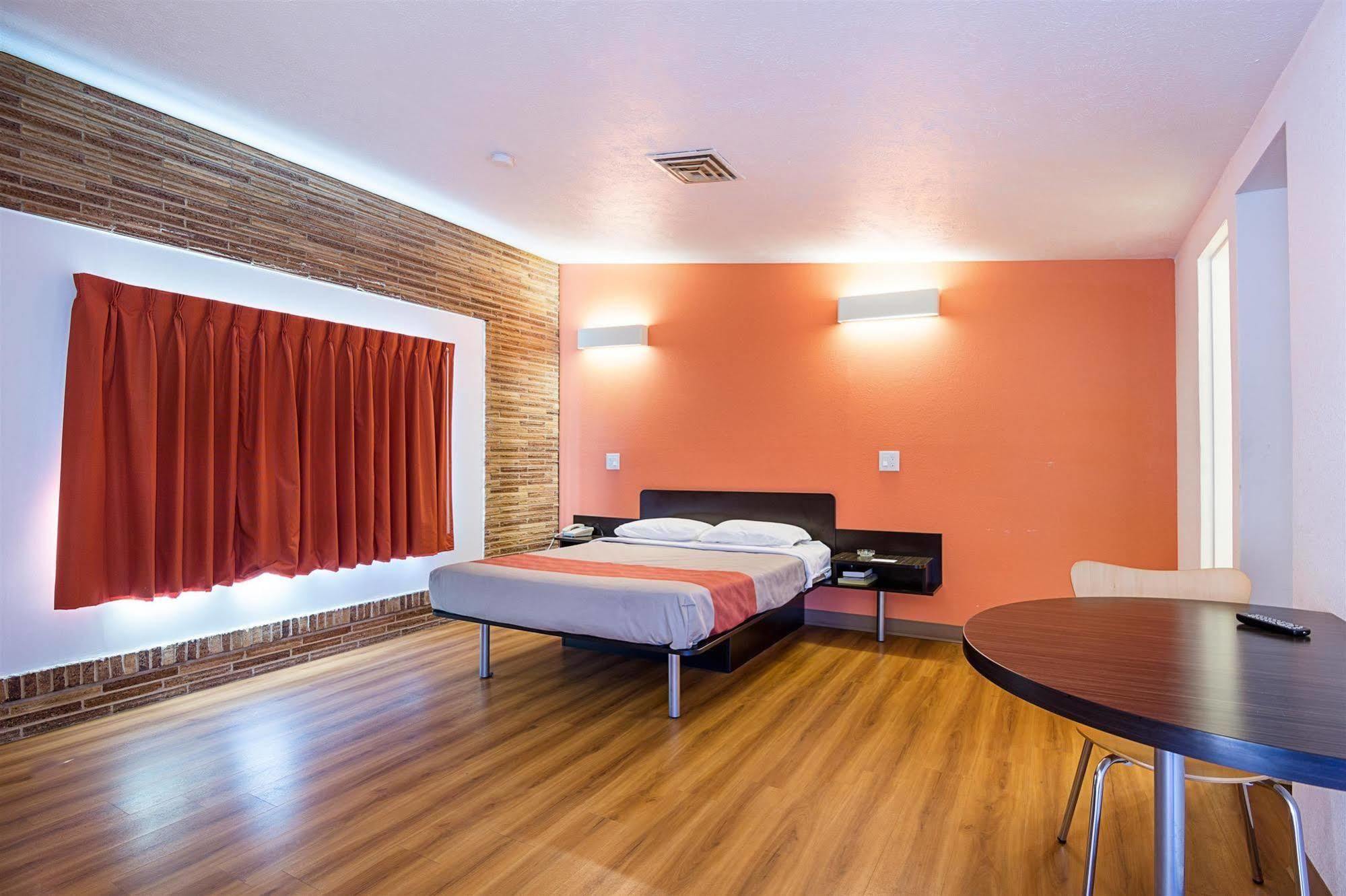 Motel 6 ฮอบส์ ภายนอก รูปภาพ
